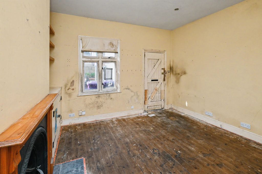 Property photo 3 of 14 4 The Alms Houses, Queens Road, Royston Sg8 7Ap