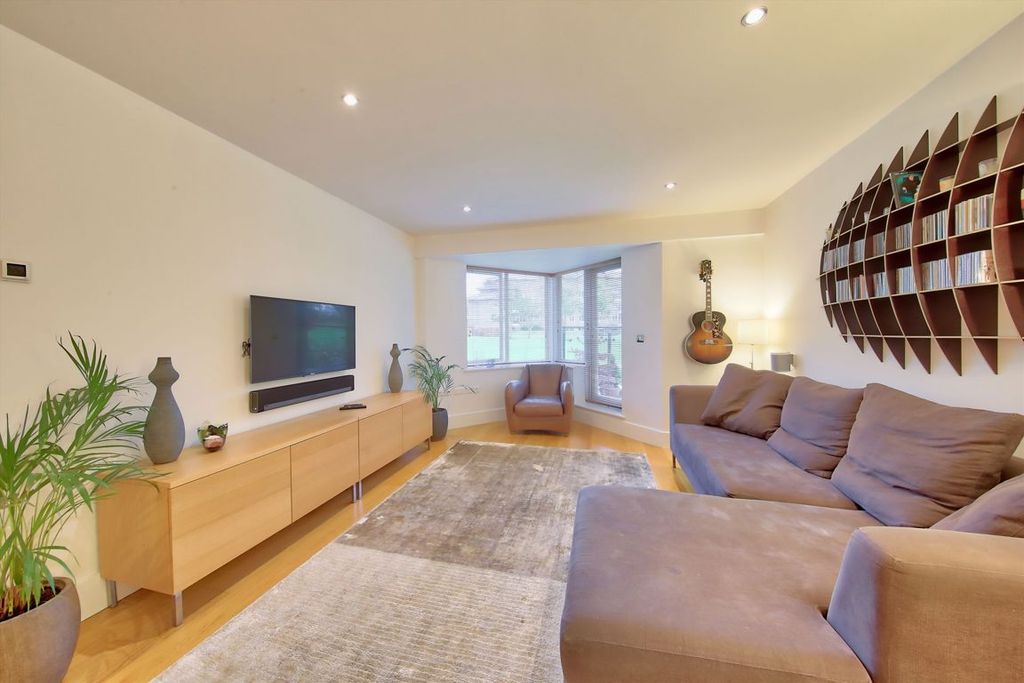 Property photo 3 of 11