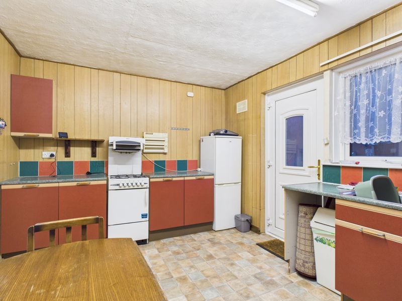 Property photo 3 of 12 Kitchen