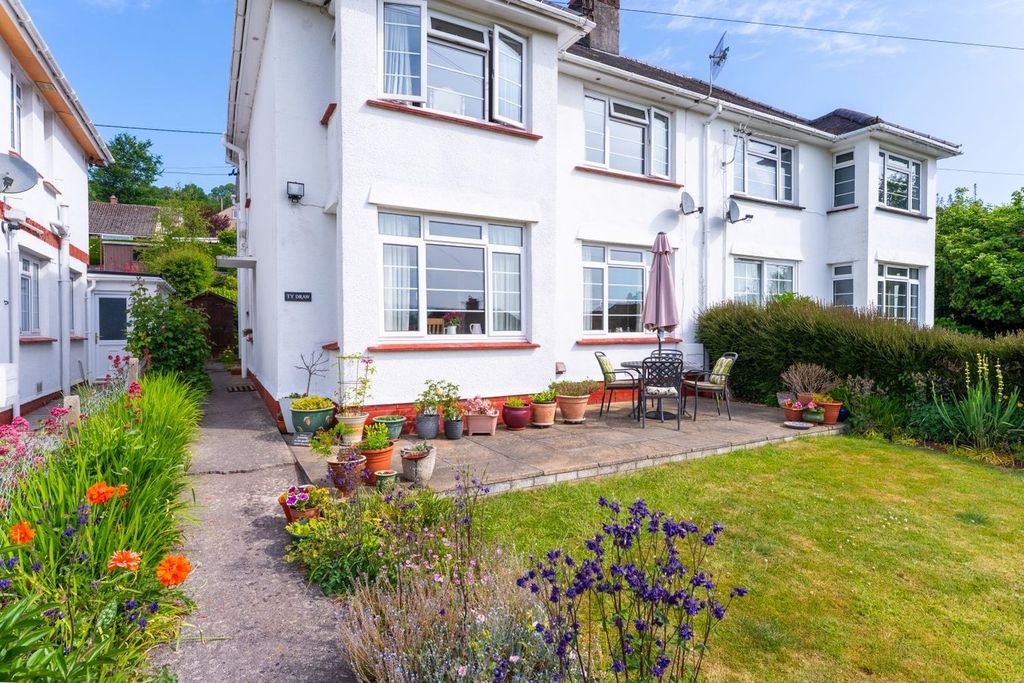 Property photo 2 of 27