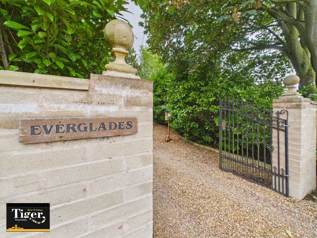 Property photo 2 of 32