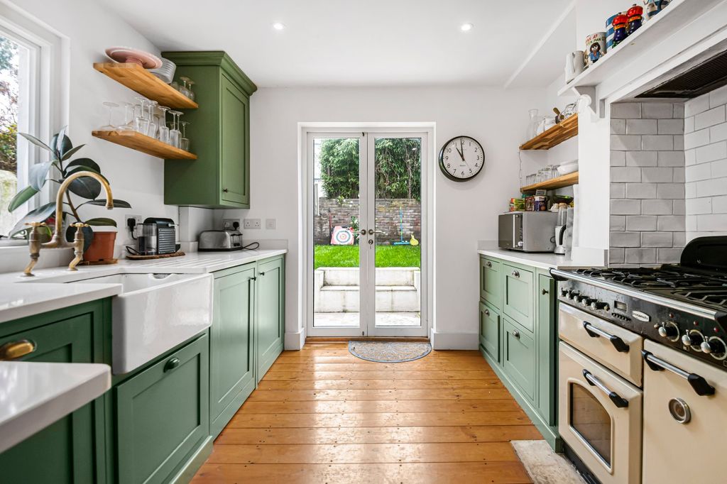 Property photo 2 of 14 Picture No. 21