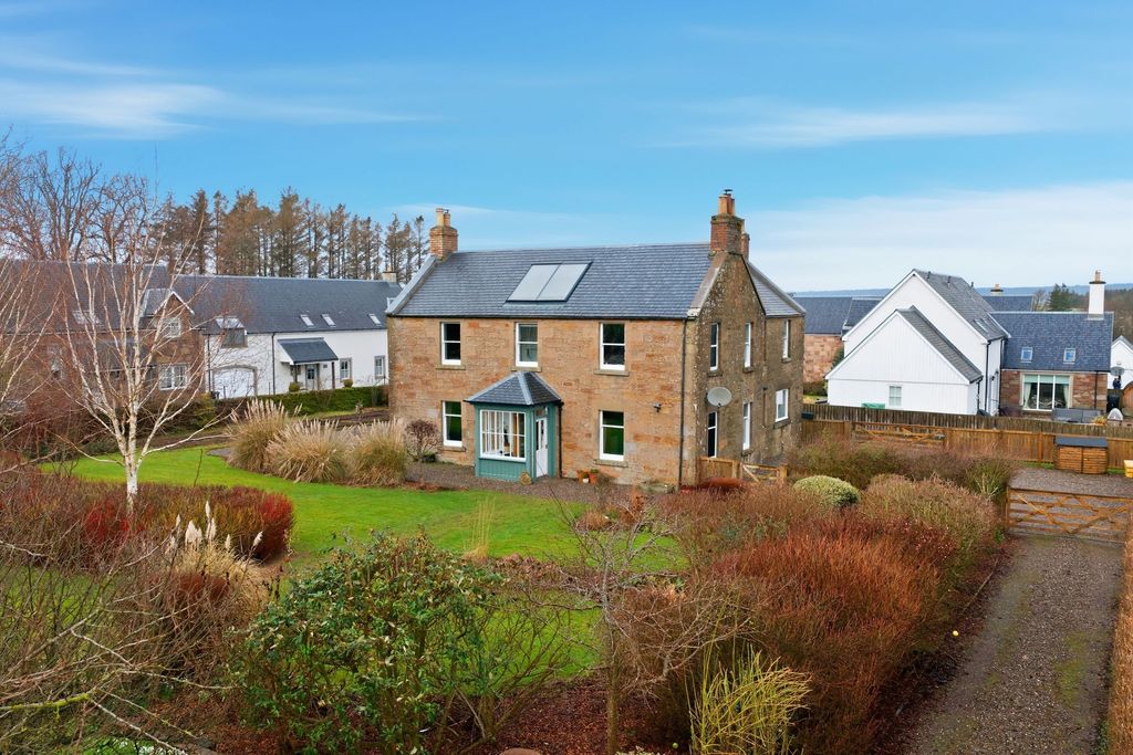 Property photo 2 of 31