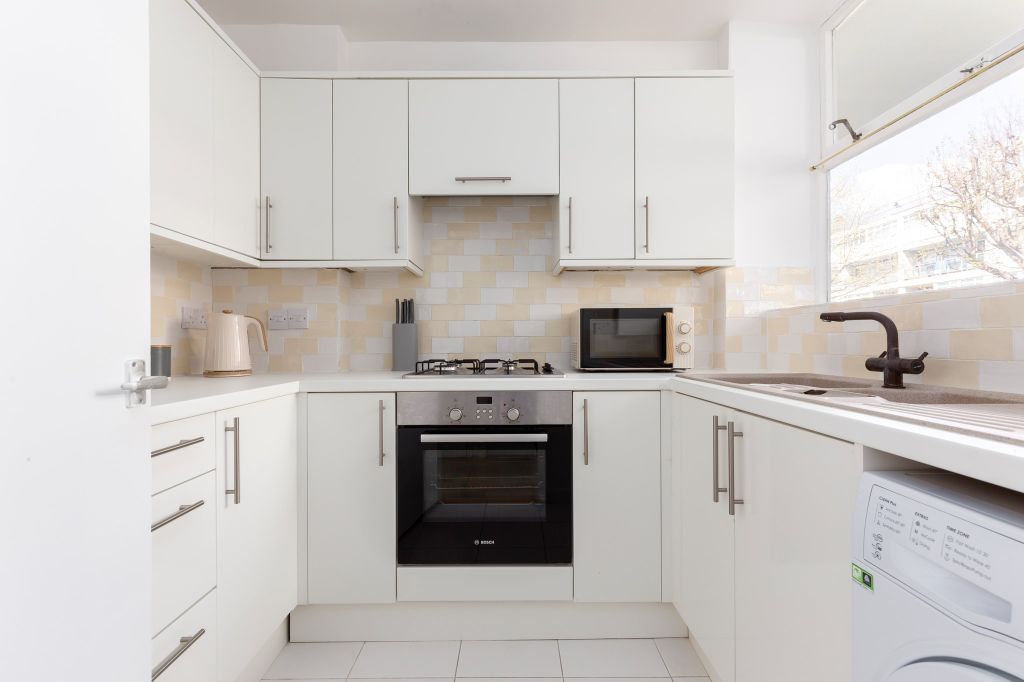 Property photo 2 of 18 Kitchen