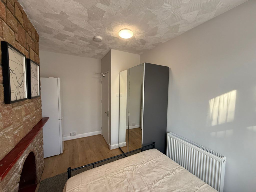 Property photo 3 of 4 Room