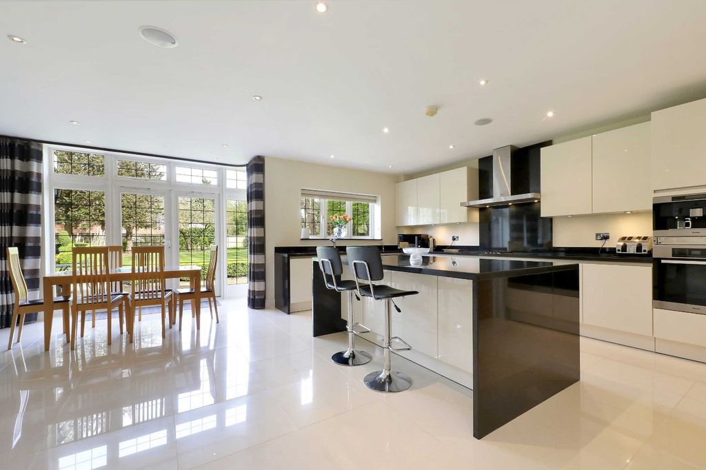 Property photo 2 of 27 Kitchen