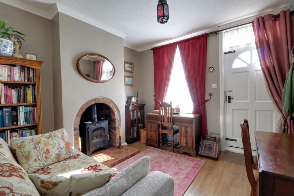 Property photo 3 of 24 Lounge