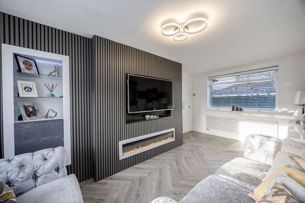 Property photo 2 of 25