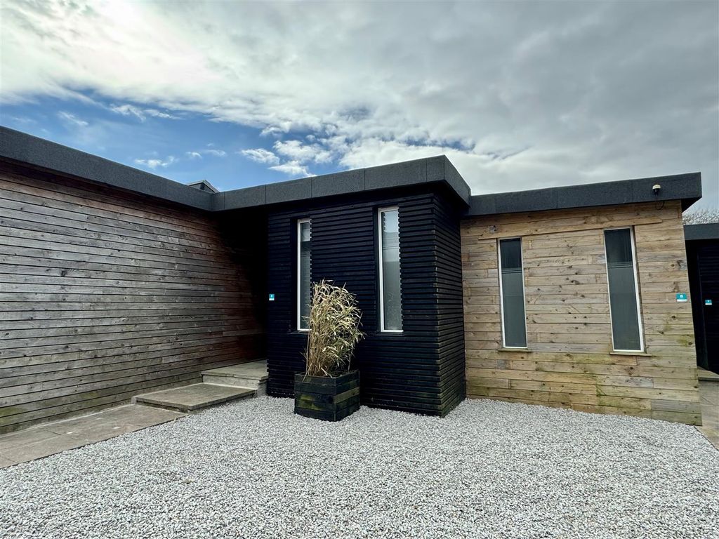 Property photo 2 of 10 9 Drydock