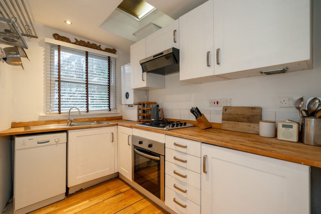 Property photo 2 of 7