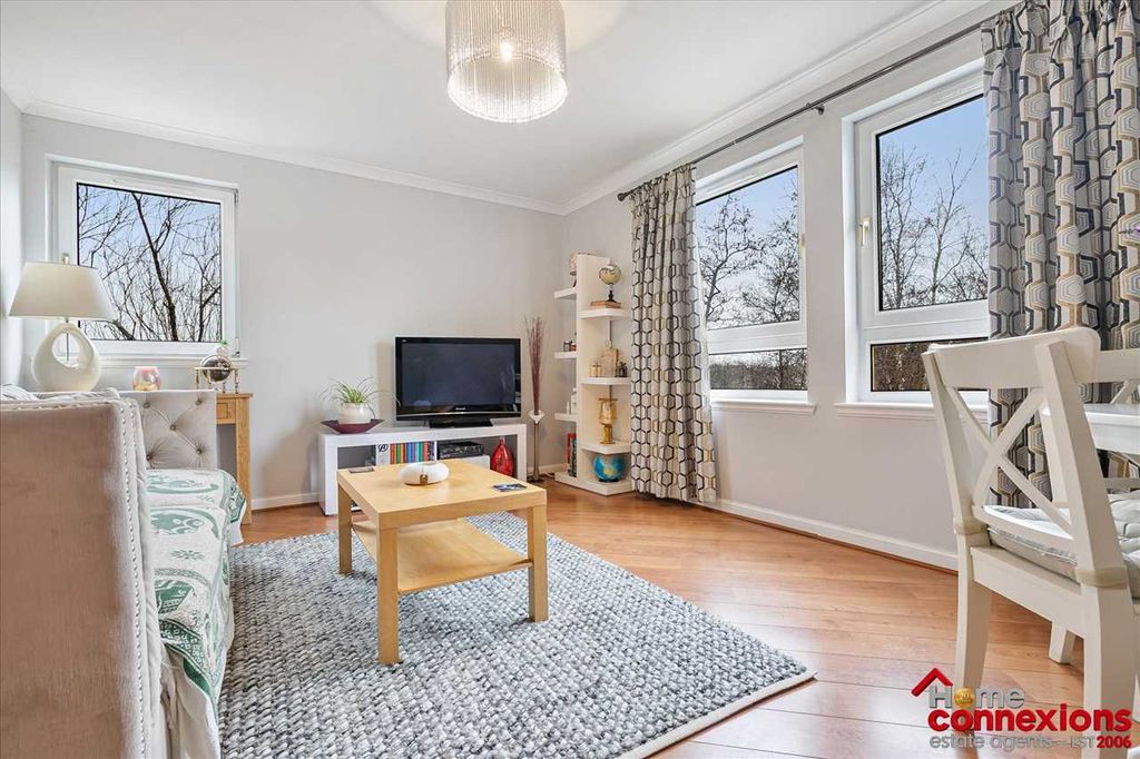 Property photo 2 of 18 Lounge Dining (1)