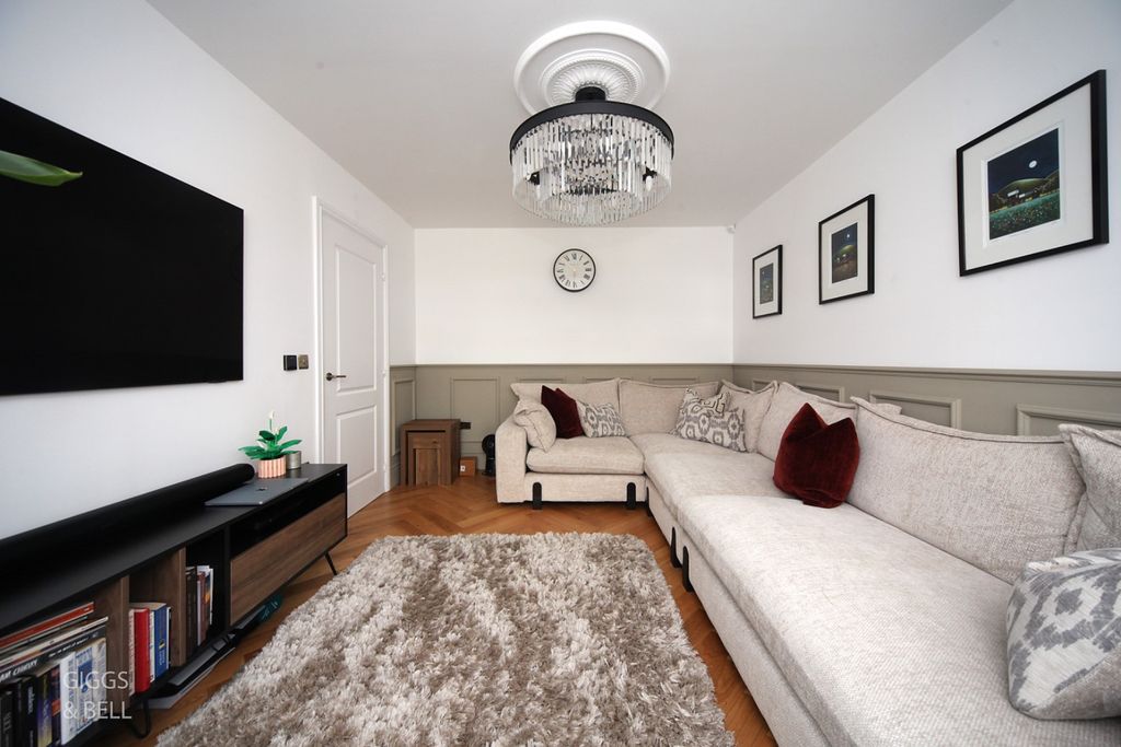 Property photo 2 of 28 4967063