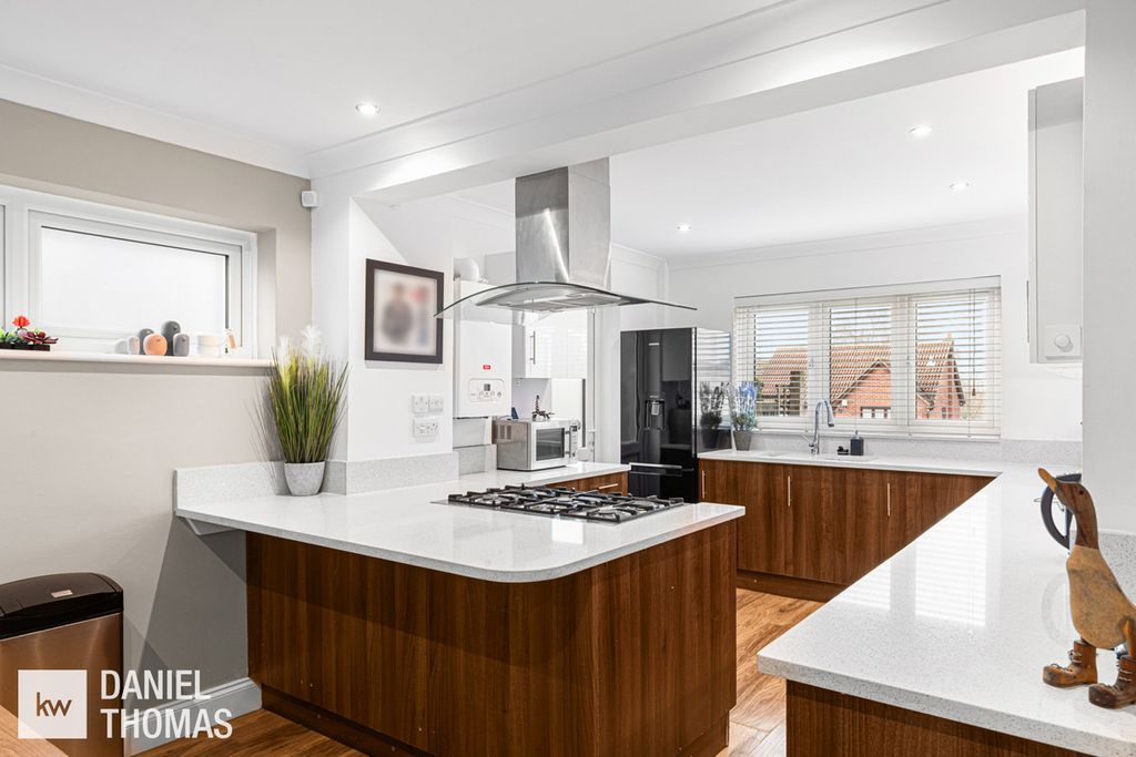 Property photo 2 of 25