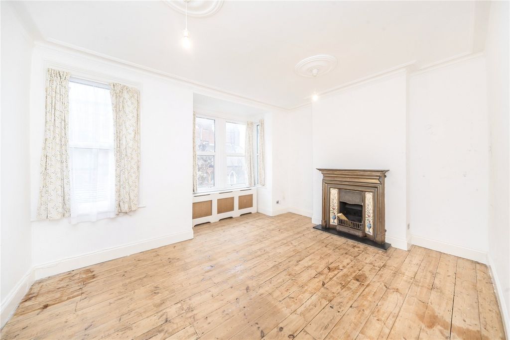 Property photo 2 of 8 Reception