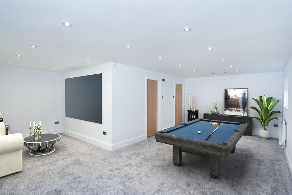 Property photo 3 of 23 Games Room Sv.Jpg