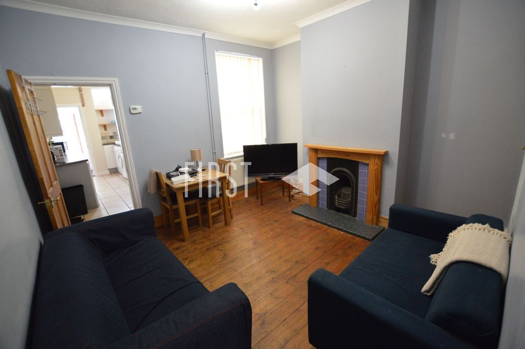 Property photo 1 of 9 Lounge