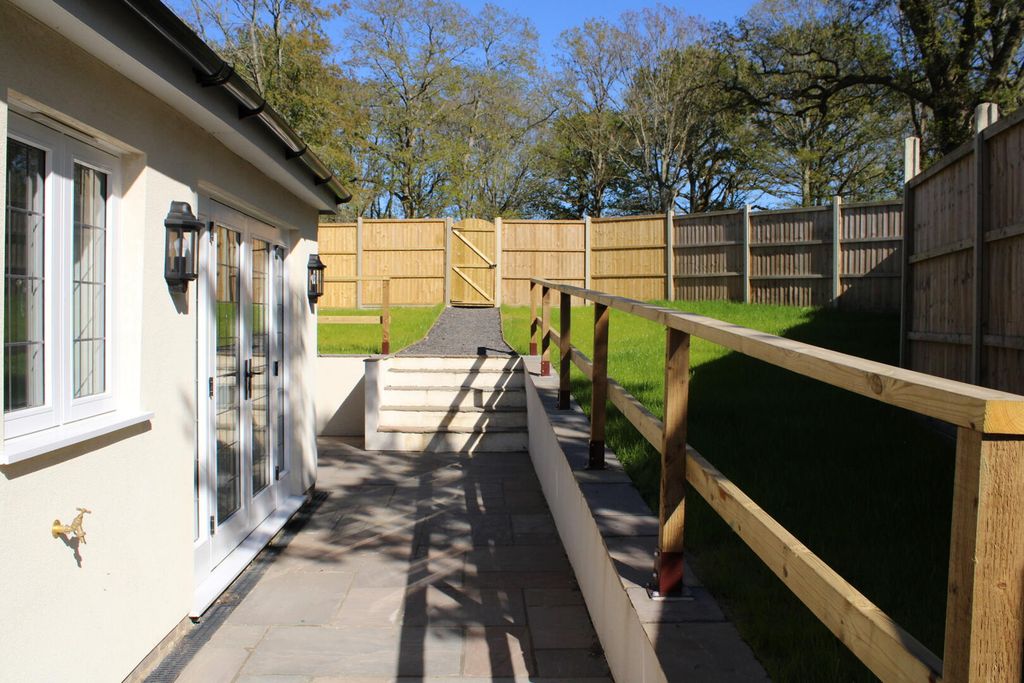 Property photo 3 of 10 Terrace / Patio