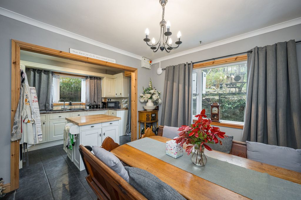 Property photo 3 of 35