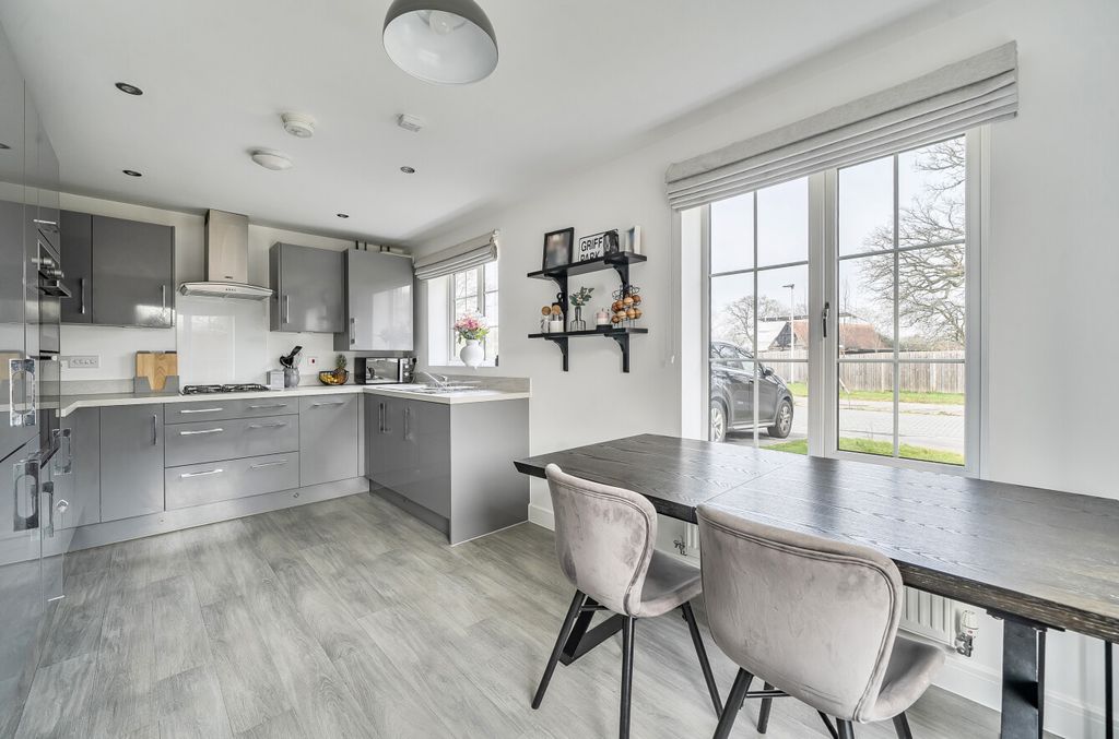 Property photo 2 of 23 1402468-19-697790...