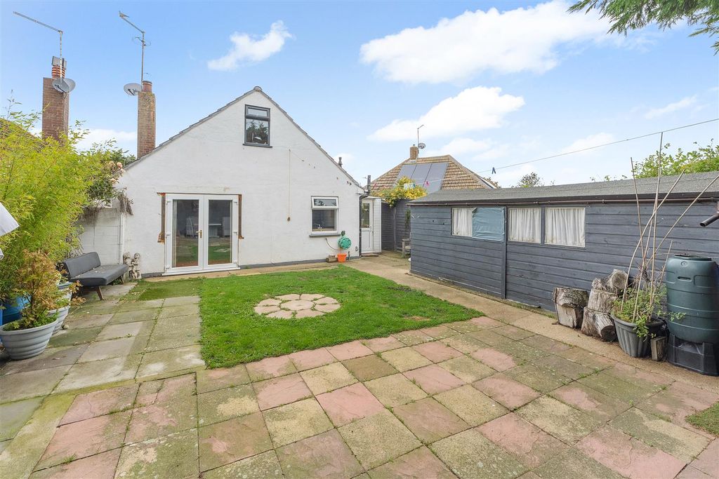 Property photo 3 of 15 Goodwin Avenue, Swalecliffe, Whitstable