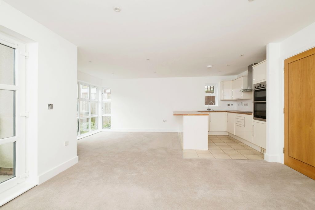 Property photo 2 of 15 Kitchen/Diner