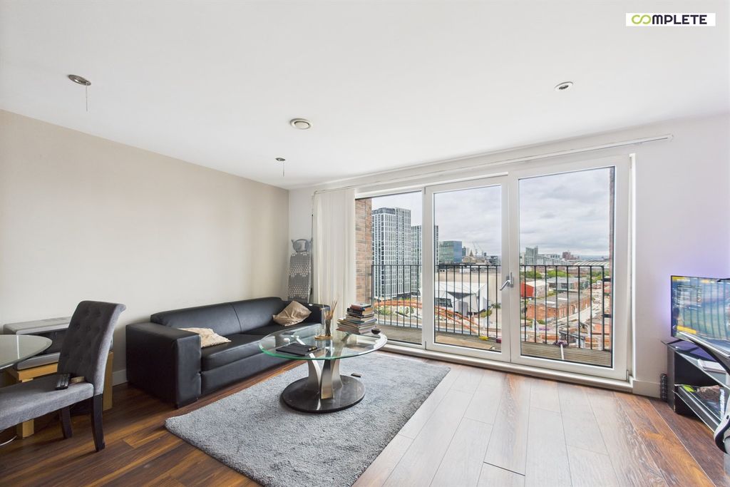 Property photo 1 of 10 (Main)