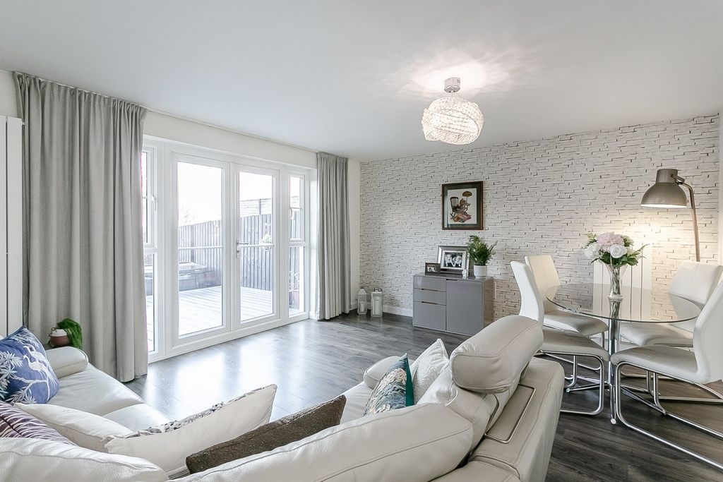 Property photo 3 of 32