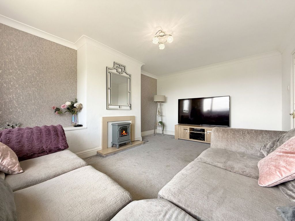 Property photo 3 of 43