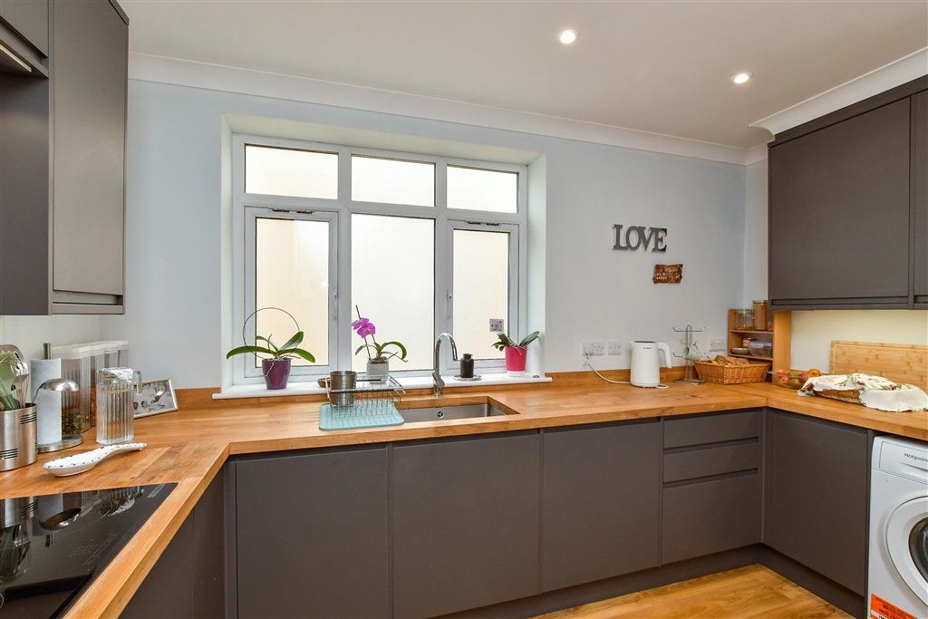 Property photo 2 of 16 Kitchen