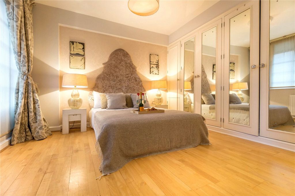 Property photo 2 of 15 Bedroom