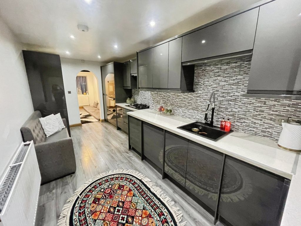 Property photo 2 of 21 Picture No. 17