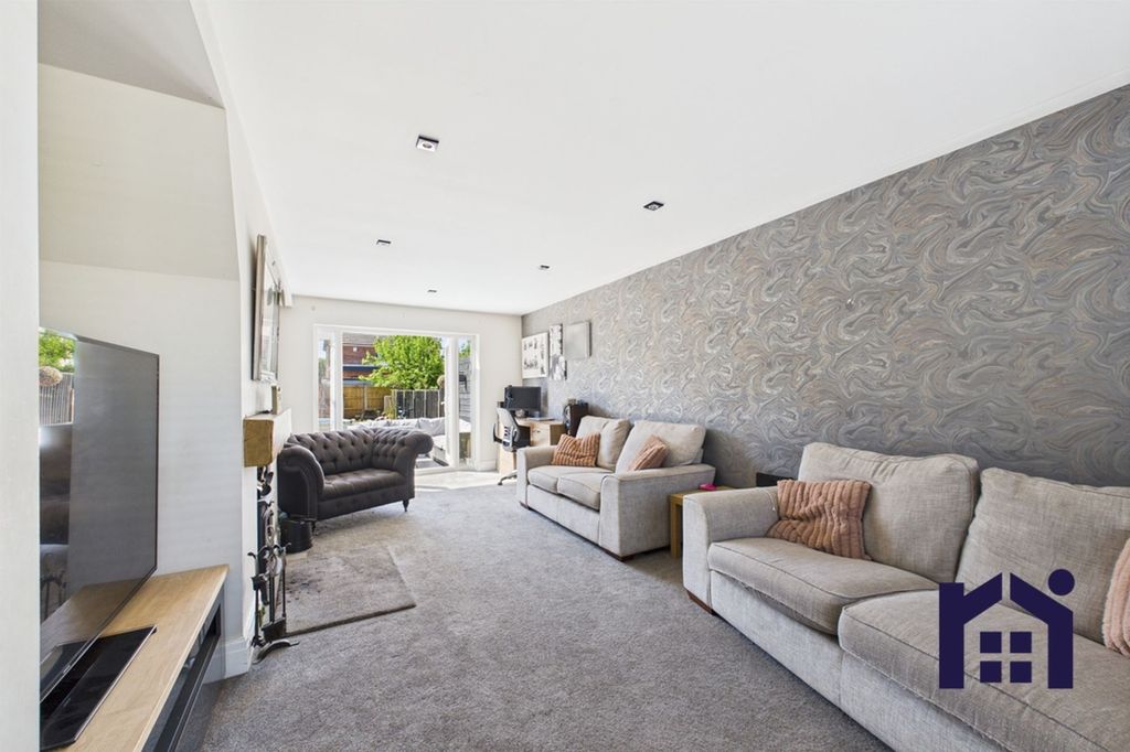 Property photo 2 of 27 Living Room