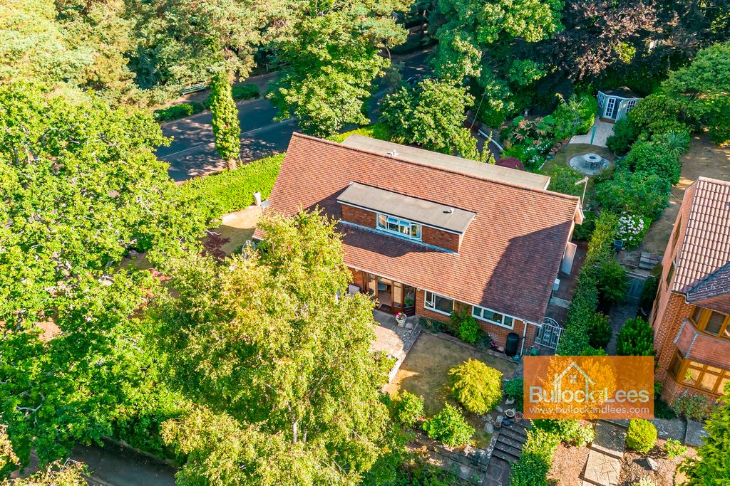 Property photo 2 of 32