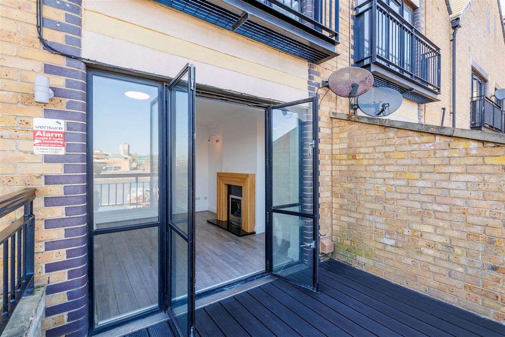 Property photo 3 of 42 9