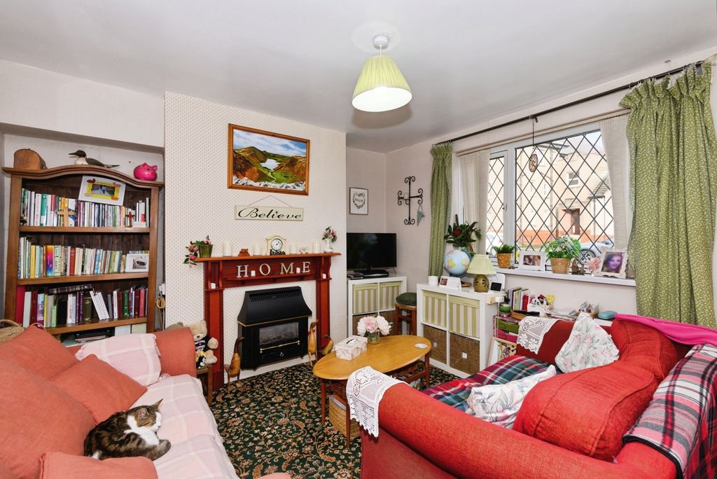 Property photo 2 of 11 Living Room