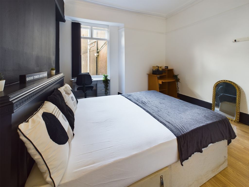 Property photo 2 of 35