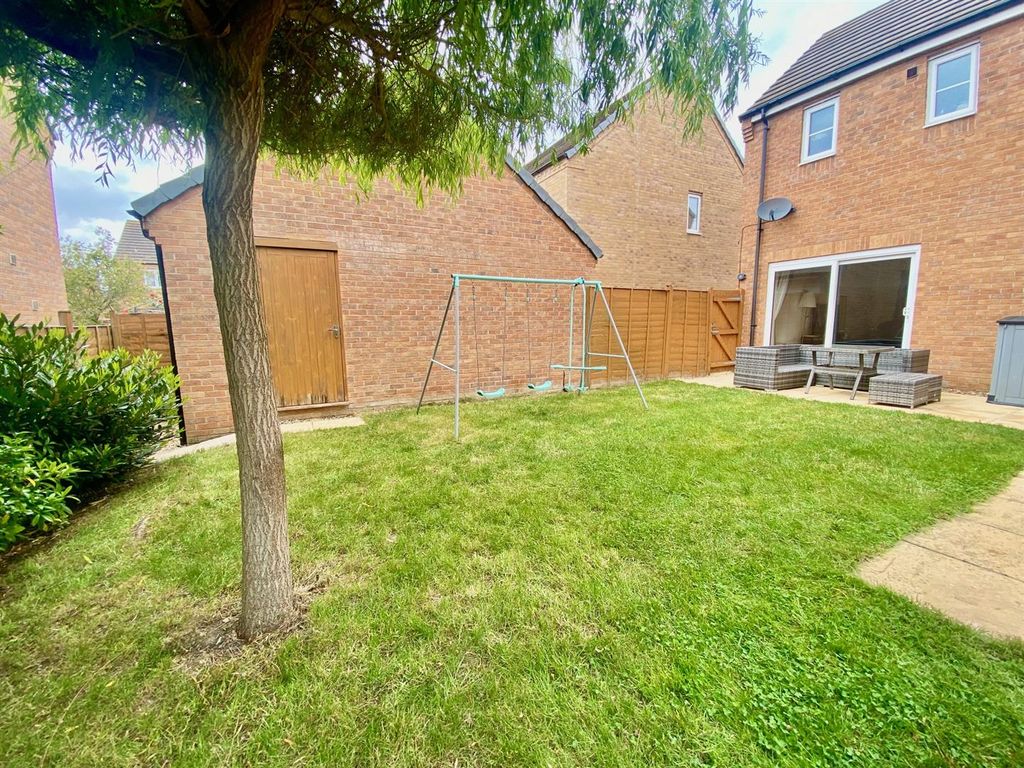 Property photo 3 of 32