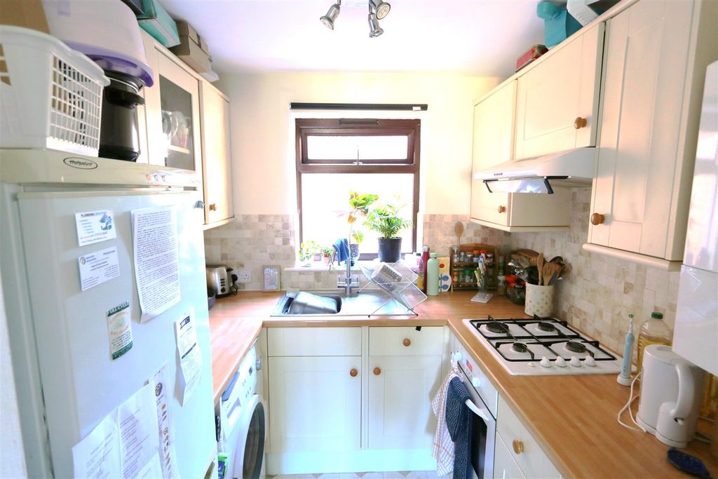 Property photo 1 of 10 Kitchen.Jpg