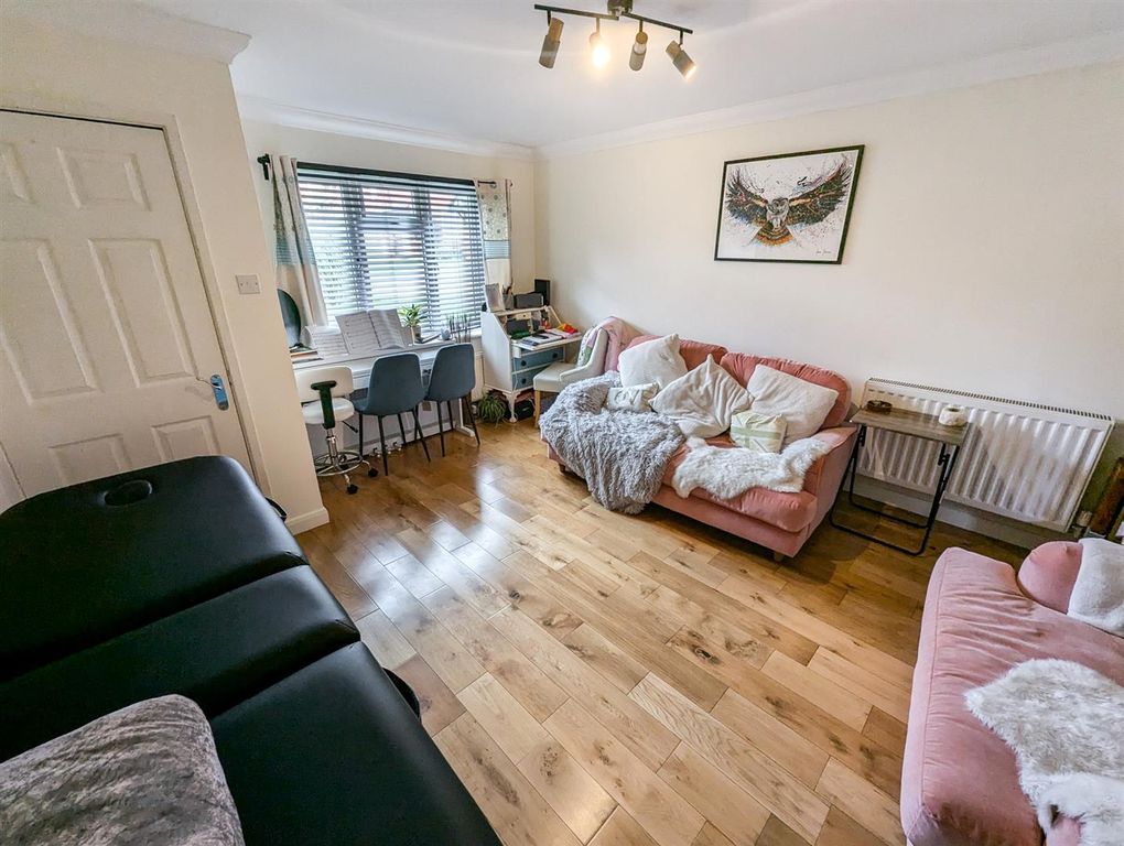 Property photo 3 of 17 Pxl_20241114_135605750.Raw-01.Cover.Jpg