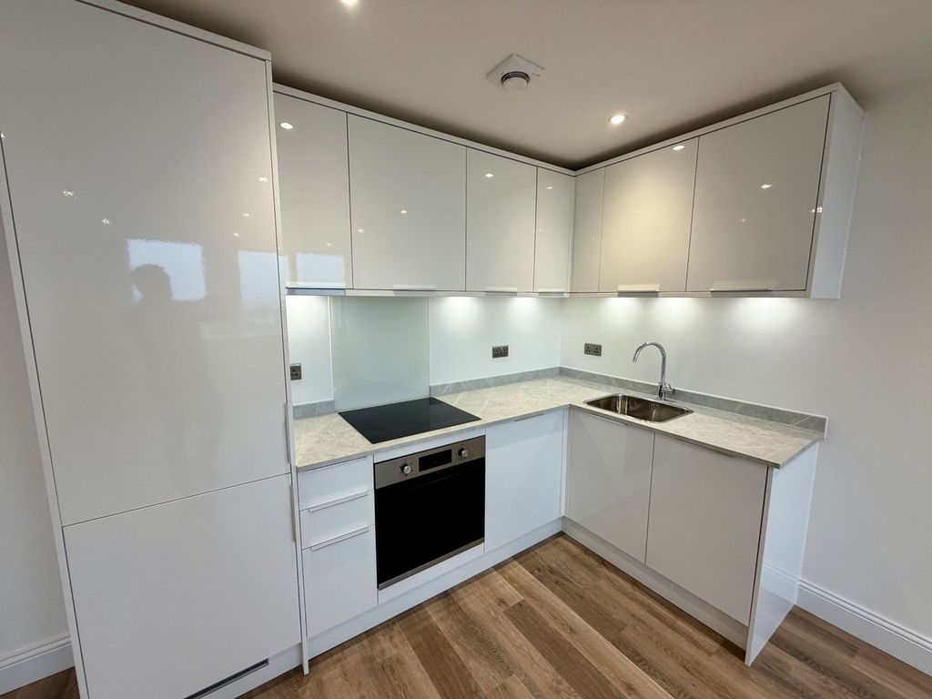 Property photo 3 of 11 Kitchen