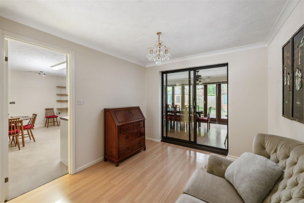 Property photo 3 of 13 16 Twyner Close Internals14.Jpg