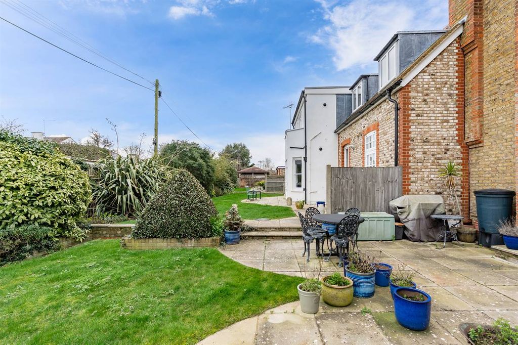 Property photo 3 of 20