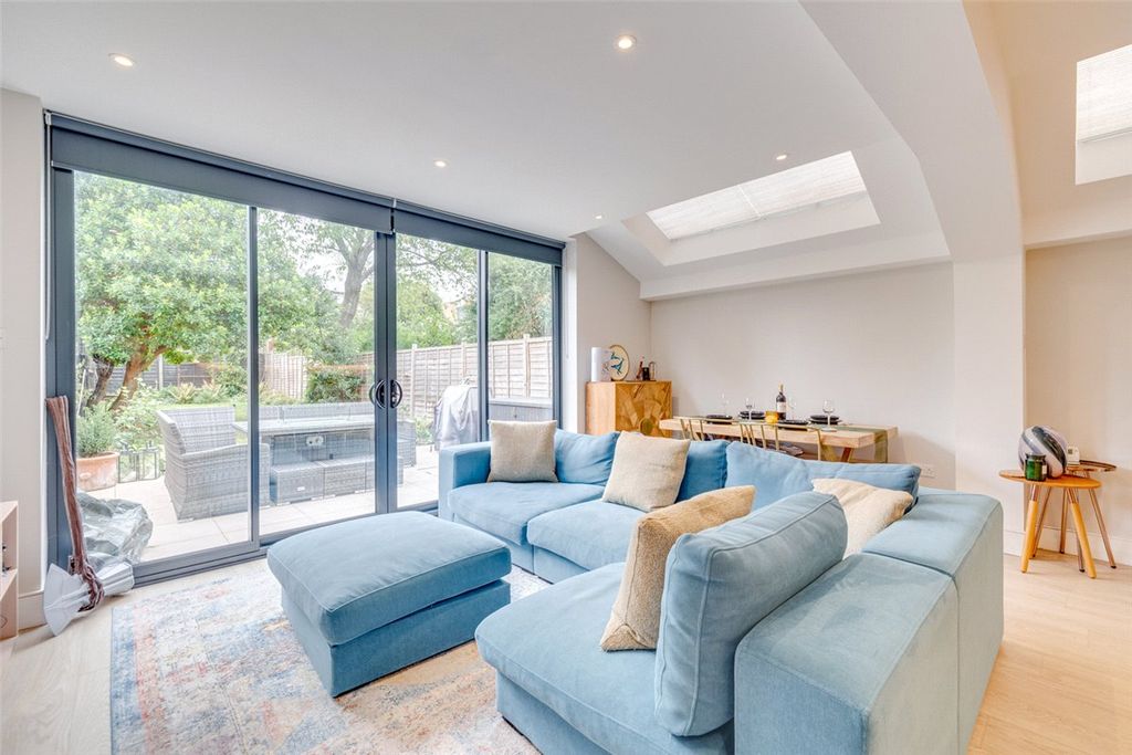 Property photo 3 of 16 Picture No. 22