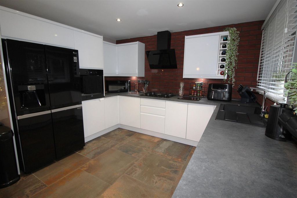 Property photo 3 of 45 Kitchen