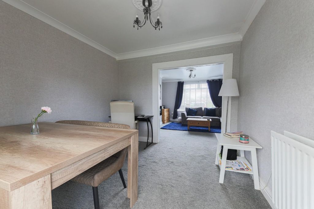 Property photo 3 of 18 Dining Room.Jpg