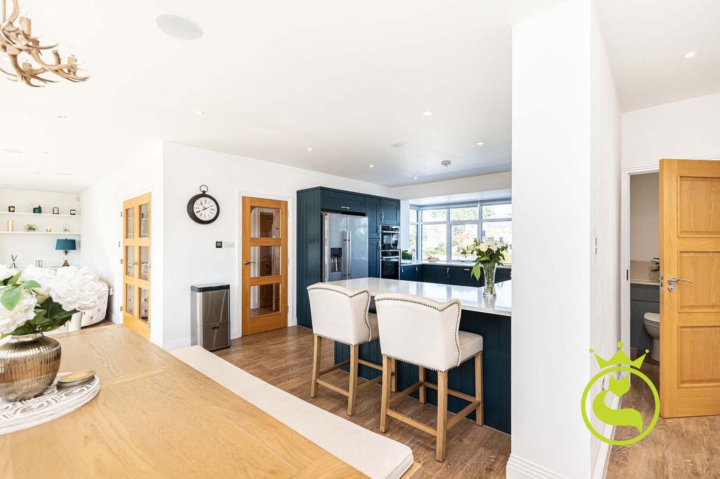 Property photo 2 of 33