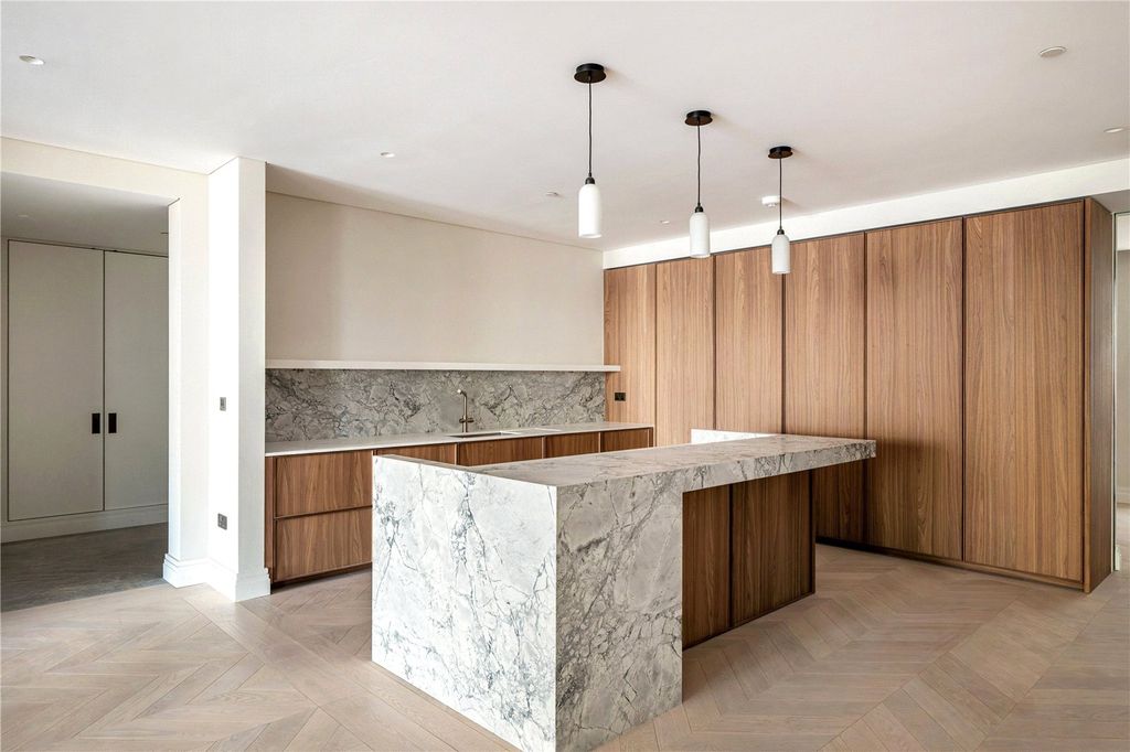 Property photo 2 of 17 Kitchen