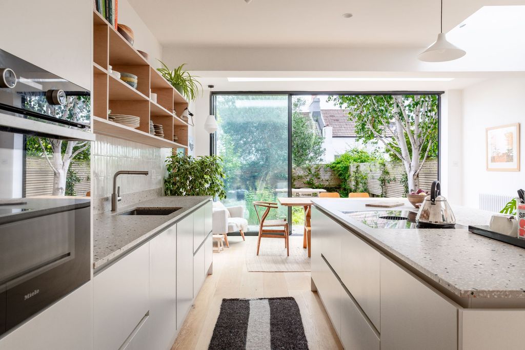 Property photo 1 of 31