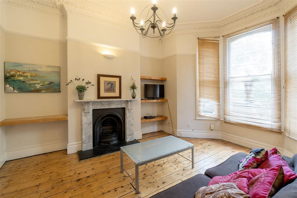 Property photo 2 of 11 Living Room.Jpg