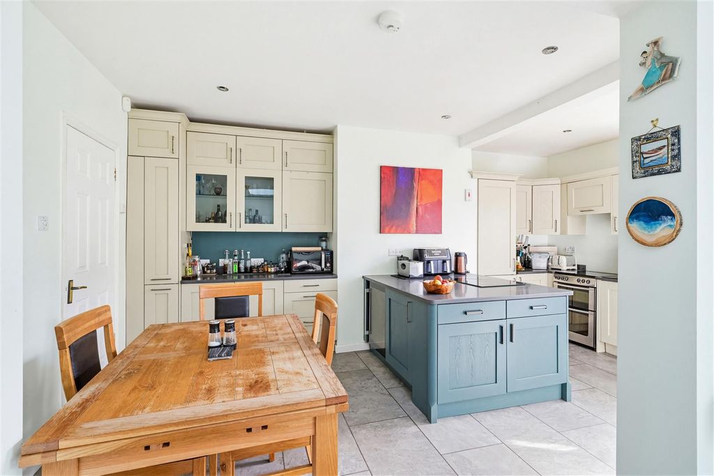Property photo 3 of 20 Lyne Regis Road
